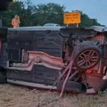 Dete bilo u autu kad je došlo do nezgode: Saobraćajka u selu kod Sombora, auto prevrnut, drugi skroz slupan