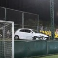 Nesvakidašnja nesreća u Zagrebu: Pijani vozač automobilom probio ogradu terena u toku dečje utakmice (video)