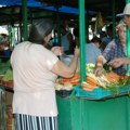 Bračni par kupovao na pijaci u Kraljevu kada im je prišla nepoznata žena: Vi se mene ne sećate? Ja se za vas molim, evo ima…