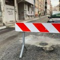 Stanari Učitelj Tasine u Nišu zabrinuti da li će prvi sloj asfalta izdržati do novih radova