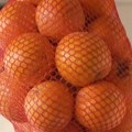 Ne bacajte pare na sunđere Plastične mrežice u kojima se prodaje voće su odličan alat za čišćenje