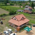Стефан купио кућу код Чачка за 10.000€! Град заменио селом и развио сопствени бизнис: "Миран живот је идеалан"
