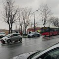 Prve slike sa mesta udesa u Beogradu: Putnici povređeni zbog naglog kočenja autobusa na liniji 16