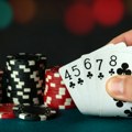Vic dana Igra Mujo poker sa jaranima u sobi, pa nakon nekog vremena vikne...