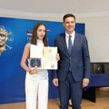 Đacima generacije u Nišu podeljeno po 60.000 dinara