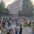 Počelo okupljanje ispred Rektorata: Zborovi saopštili u koju ulicu se ide