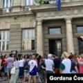 Okupljanje ispred Filološkog fakulteta u Beogradu zbog zahteva da se isprazni zgrada