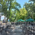 Drama na gradskoj plaži u Čačku: Muškarac mahao pištoljem i lomio inventar u kafiću