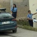 Pripadnici tzv. kosovske policije cepali plakate sa srpskom trobojkom u Kosovskom Pomoravlju
