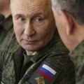 Putin se pojavio u vojnoj uniformi Odmah se oglasio Kremlj: Nije nova