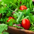 Ova preskupa salata niče i na balkonu, mogli biste sami da je gajite: Seme jeftino, traži samo jedno