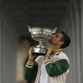„Ne zanima me koliko Đoković ima titula, Federer je najveći“: Bahata reakcija teniskog velikana, isijava prezir prema…