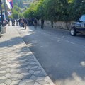 Kurtijevi specijalci i KFOR upali u banjsku Srbi na nogama dok banda iz Prištine vrši pretres