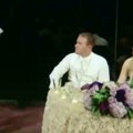 Jeziva scena prekinula venčanje Mladenci se ukopali na mestu (video)