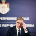 Vučić o tablicama (oktobar 2022): „Nema predaje! Hoćete da ponovim? Nema predaje!“; Vlast o tablicama (decembar 2023)…