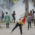 Bangladeš: Ostavka premijerke, napustila zemlju, demonstranti zaposeli njenu rezidenciju