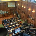 Novi prekid konstitutivne sednice parlamenta, nastavak u utorak