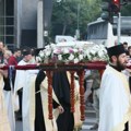 Ispraćene mošti Svetog Save posle liturgije koju je služio patrijarh Porfirije: Danas je rođendan Crkve