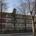 Učenici Ekonomske škole u Kragujevcu ukazuju na loše uslove zbog starih prozora, direktor najavljuje kompletnu zamenu…