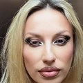 Испод хаљине шортс: Рада Манојловић се оваква појавила пред публиком - истакла згодне ноге, па замешала куковима (фото)