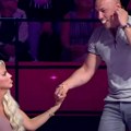 Karleuša čula desingericinu pesmu pa se umalo sručila sa stolice! Nije mogla da veruje da izgovara ove reči: On joj prišao…