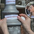Ivanu je muškarac udario pesnicom kada je lepila nalepnice "Studenti pobeđuju": "Kamere navodno ne rade, policija ga pustila…