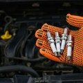 Zašto je važna pravovremena zamena svećica kod benzinaca? Posledice mogu biti višestruke, a trošak veliki