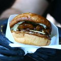 Znate li šta su to brizle? "Žlezde od..." - Ljudi su poludeli za burgerom koji u sebi ima pravi specijalitet