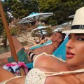 (Foto) Silikonske grudi i preplanuli ten Jovana Jeremić u Crnoj Gori uživa sa Tigrom: "Ljubi bez pardona"