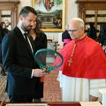 Crnogorski predsednik doneo reket u Vatikan, a papa Lav mu odgovorio: “Đoković je Srbin”