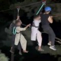 Pakistan: Svih osmoro putnika, među njima šestoro dece, izbavljeno iz žičare koja visila iznad provalije