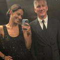 Nosi njene štikle u ruci, a ona puca od ponosa: Ana Ivanović u haljini pripijenoj uz telo, objavila fotku iz lifta - zbog…