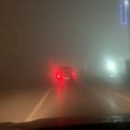 Vozači oprez! Magla smanjuje vidljivost u ovim predelima Srbije, dodatna opasnost su i klizavi putevi