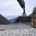 AP: Tone smeća začepljuju Drinu (FOTO)