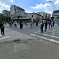 Kragujevčani 85. put na raskrsnici kod "Uzora" odali poštu žrtvama novosadske tragedije (FOTO)
