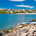 Kamenjem gađao turiste u uvali u Veloj Luci, oni sve snimili: "Psovao je i pretio da će nas ubiti"