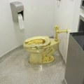 Dva muškarca osuđena zbog krađe zlatne WC šolje