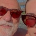 Lazara ristovskog i 39 godina mlađu anicu svi gledali na bazenu, evo šta su radili u vodi! Nastao opšti haos, glumac nije…