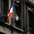 Vlada Francuske zabranjuje pušenje u parkovima i okolini škola