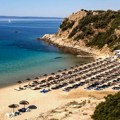 Srbi se šokirali kada su im tražili pare: Na plaži popularnog grčkog letovališta jedna stvar se obavezno plaća