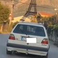 Snimak iz Crne Gore koji ljudi gledaju i ne prestaju da se čude: Morate da vidite šta vozač ima na krovu svog golfa