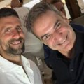 "Sa Novakom Đokovićem sam na Tinosu": Grčki premijer pohvalio se fotografijom sa najboljim teniserom sveta