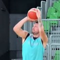 Potpisao ugovor od 165 miliona, "napucao" mišiće , pa stigao na pripreme: "Novi" Dončić na treningu Slovenije