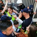 Oglasio se MUP o blokadi u Novom Pazaru: „Policija bez upotrebe sredstava prinude potisnula građane“