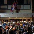 Studenti u blokadi Filozofskog fakulteta: Dekan ćuti na policijsku brutalnost, dok naglašava da je njegova bezbednost ugrožena…