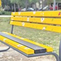 Jedinstvena klupa u urbanom vrtu u Zrenjaninu Ugrađen solarni panel Smartbim, kao i mala biblioteka na otvorenom