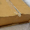 Naručio poklone za praznike onlajn, a kad je otvorio paket ostao zabezeknut: Zvao sam i kurirsku službu, rekli su mi ovo...