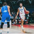 VIDEO Trojka Novaka uz zvuk sirene za muk usred Italije: Luda trojka sa jedne noge preko tri igrača rivala, saigrači ostali…