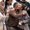 Srđan zagrlio Jelenu, stigla i Dijana! Novakovi roditelji se pojavili na Vimbldonu - čista elegancija (foto)