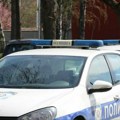 Napali ga sekirom nasred ulice u Batajnici: Primljen u bolnicu u Zemunu sa povredama ruku i nogu